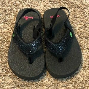 Little girl black Sanuk sandals